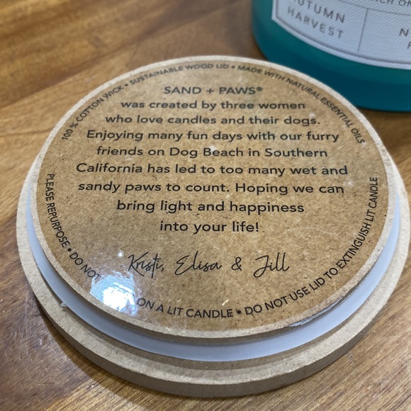 NWOT. Sand + Paws, 2-wick, 12oz., jar candle with lid. - Picture 4 of 8